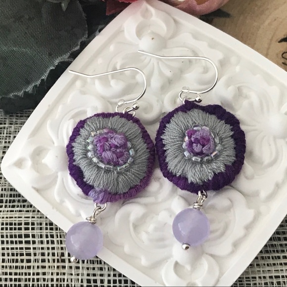 Organic looking handmade embroidery earrings - Picture 2 of 7